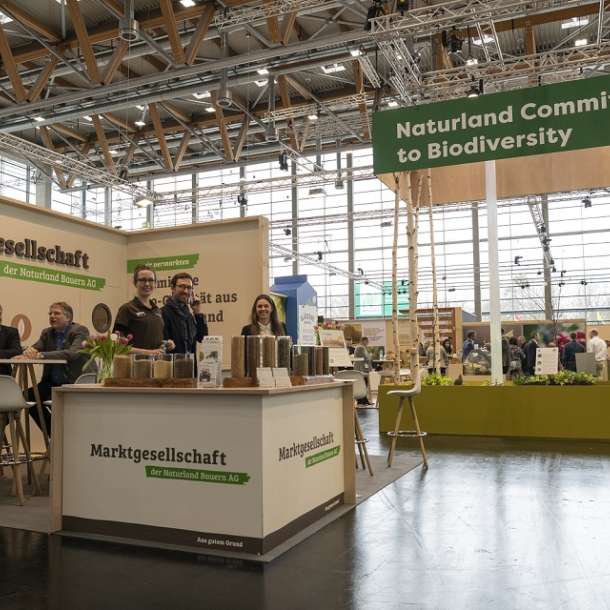 Naturland und Partner Marktgesellschaft Artenvielfalt auf der Messe Biofach 2020 in Nürnberg